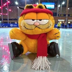 Vintage 1981 Garfield Ice Skater Plush – Winter Hat, Scarf & Ice Skates